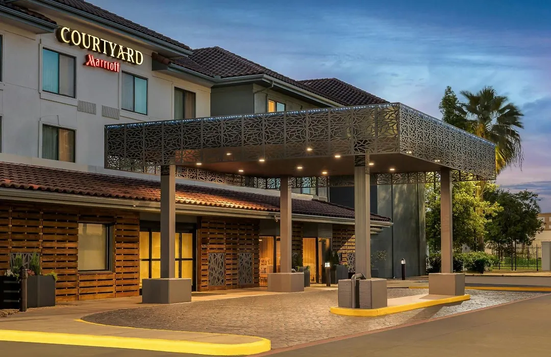 Courtyard By Marriott Houston Rice University-1