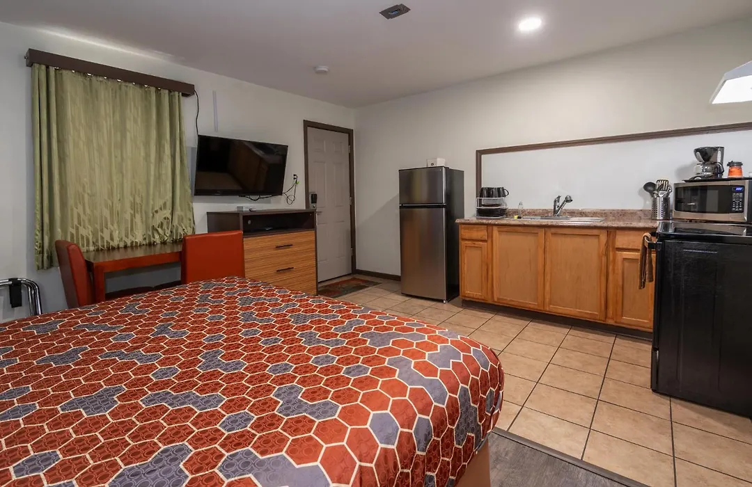 Town Motel-1