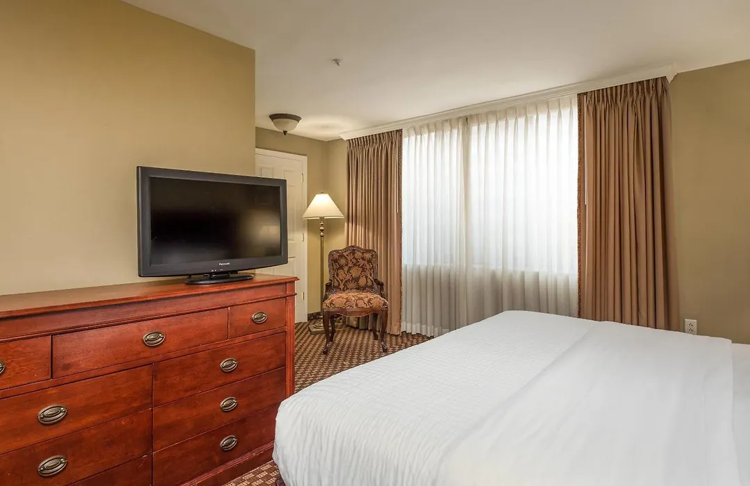 Clarion Collection Hotel Arlington Court Suites-1