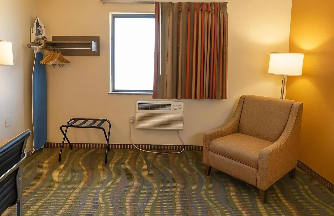 Travelodge By Wyndham Muskegon-1