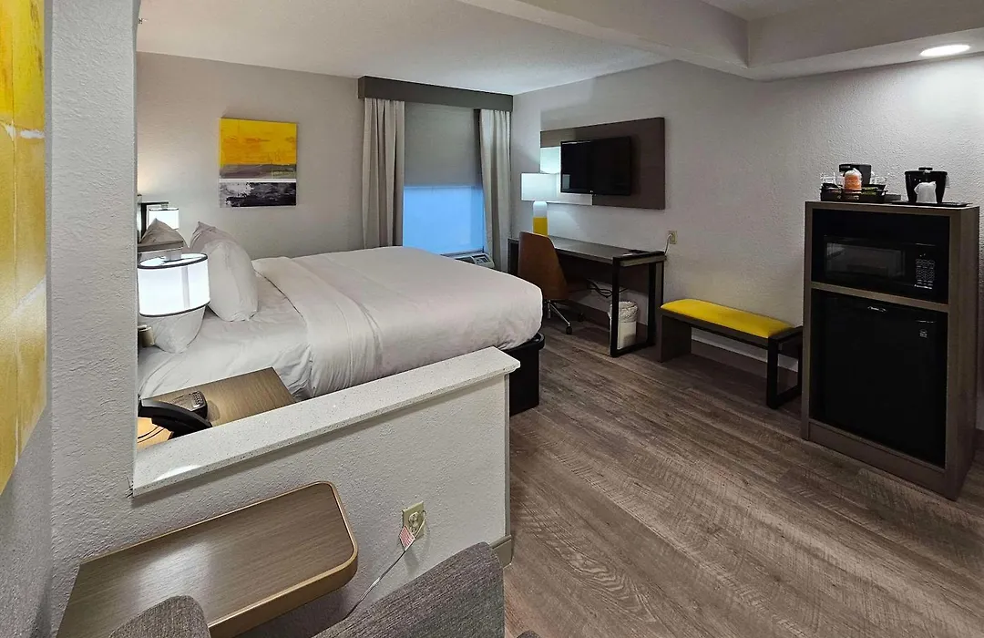 Comfort Inn & Suites Saint Louis Lafayette Square-1