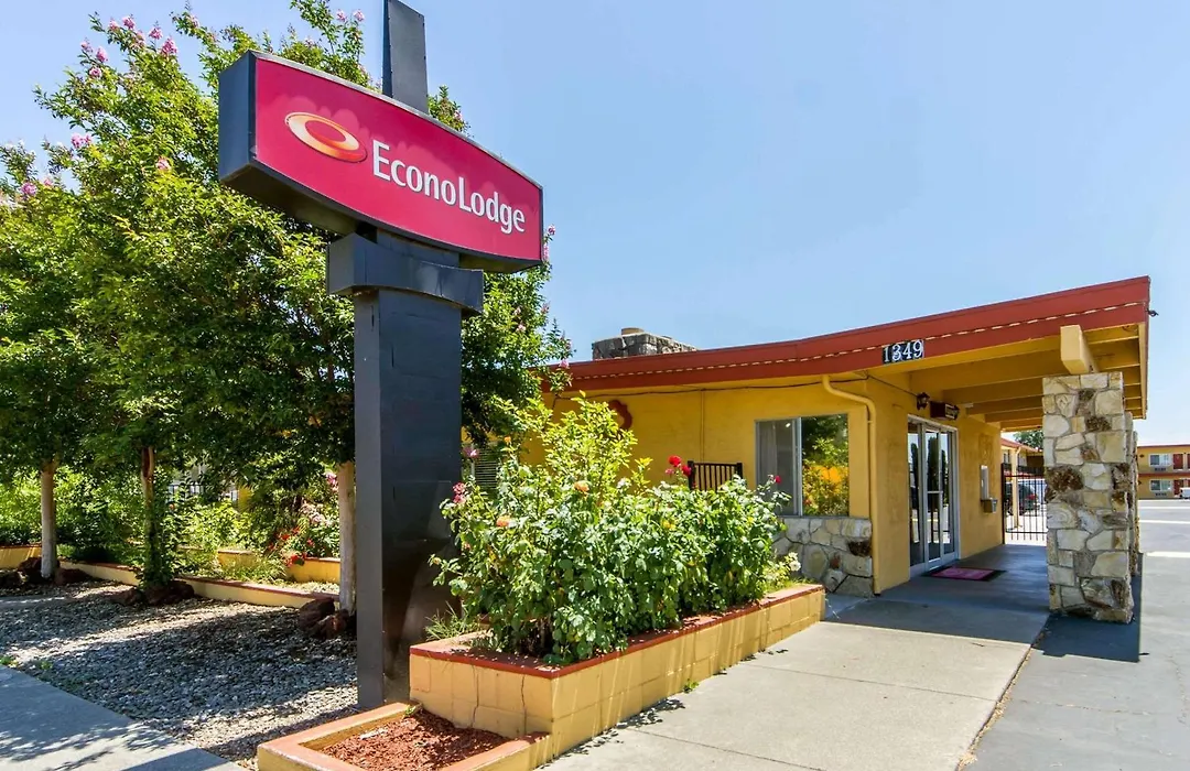 Econo Lodge-1