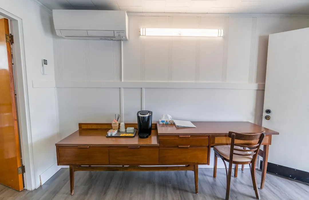 Mount Coolidge Motel-1