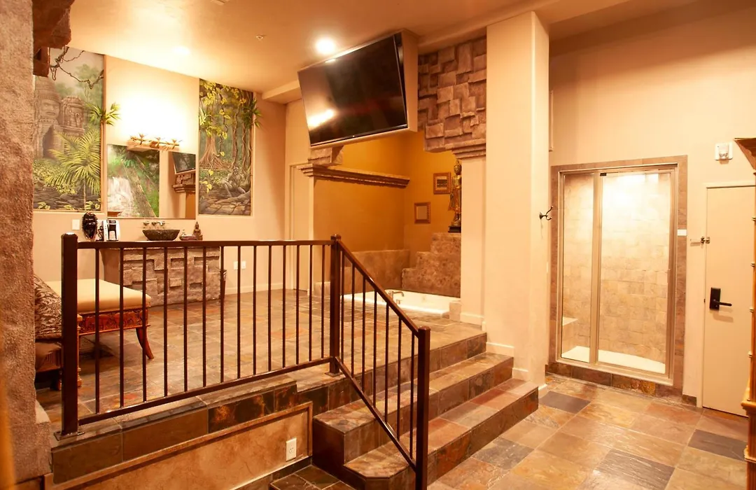 Destinations Inn Theme Rooms-1