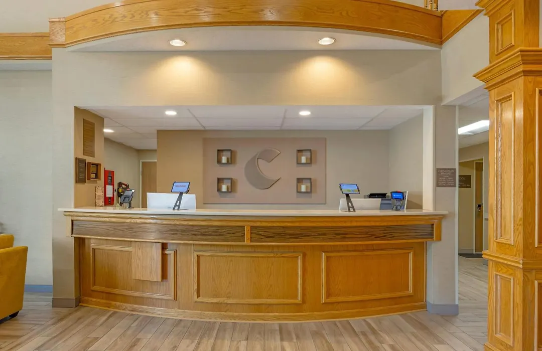 Comfort Suites Salem-1