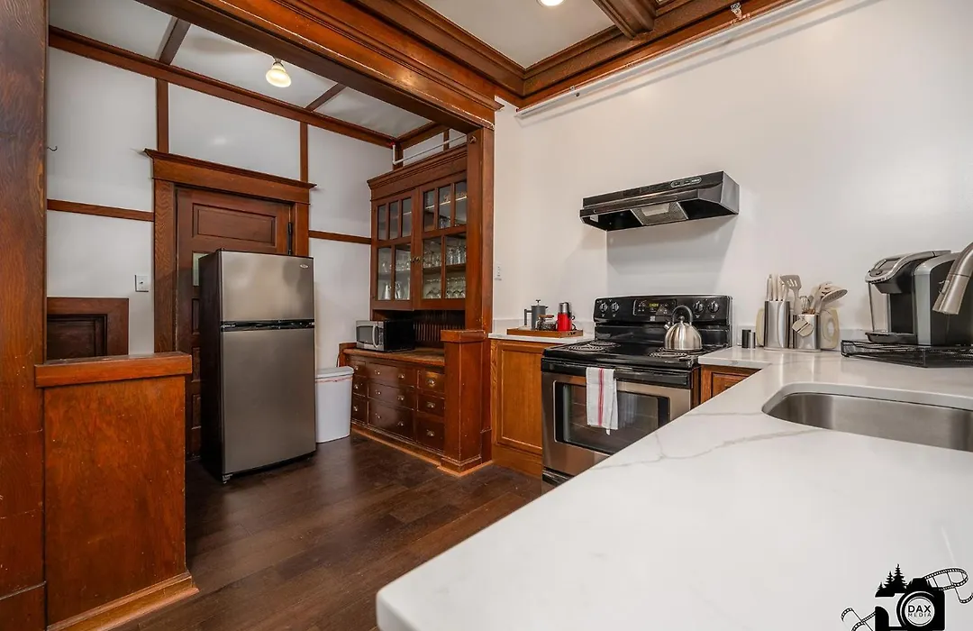 Brown & Hawkins Historical Apartments-1