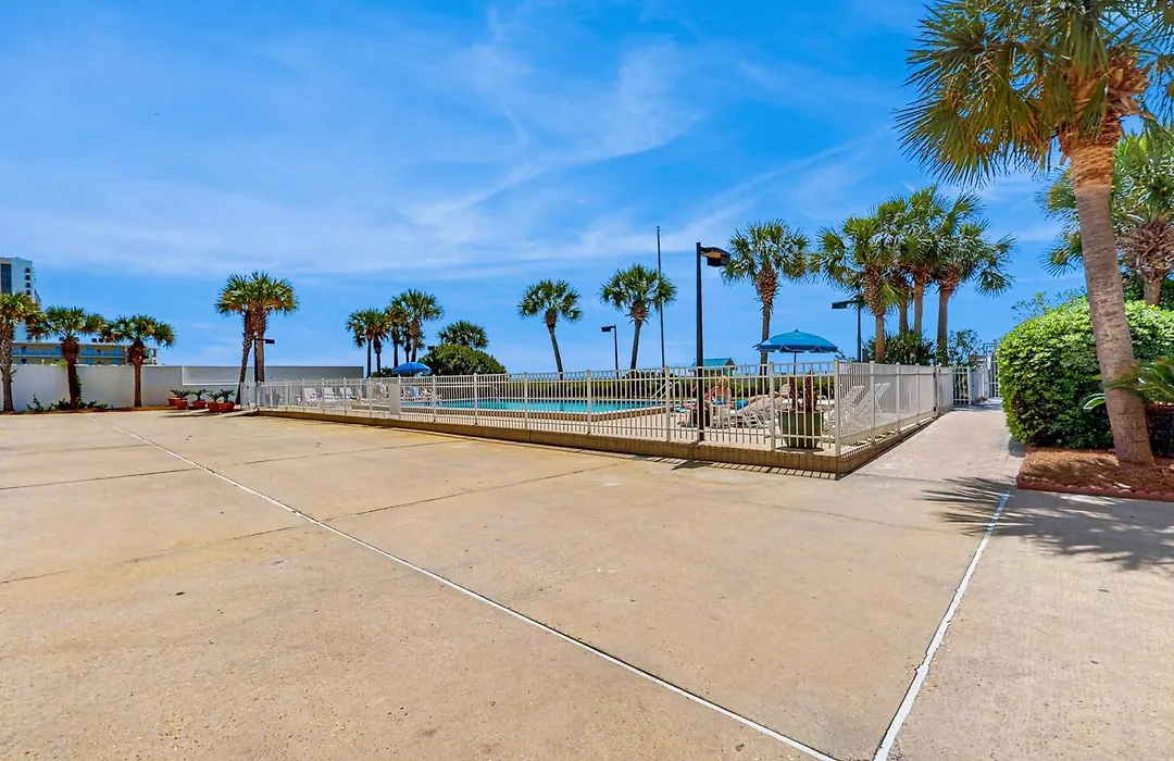 Breakers East 1203-1