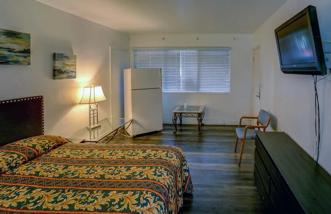 Beach And Town Motel-1