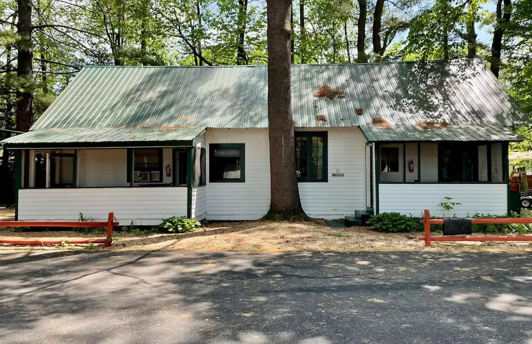 The Elms Waterfront Cottages-1
