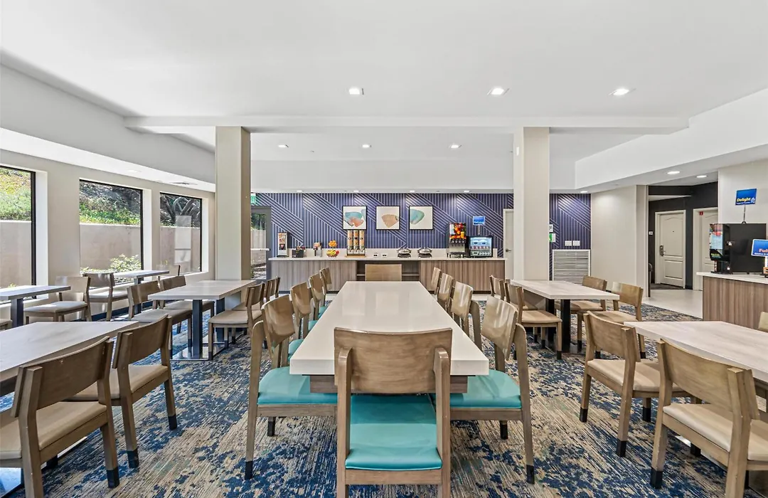 Best Western Valencia/Six Flags Inn & Suites-1