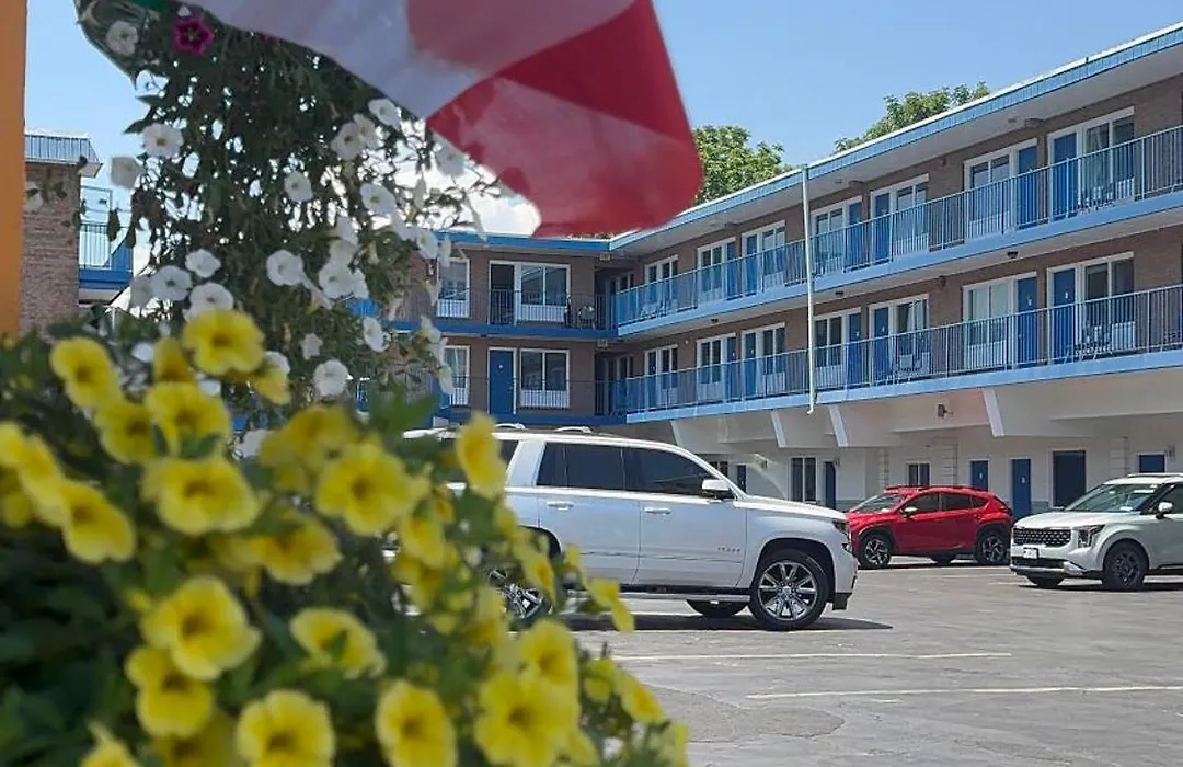 Empress Inn And Suites By The Falls-1