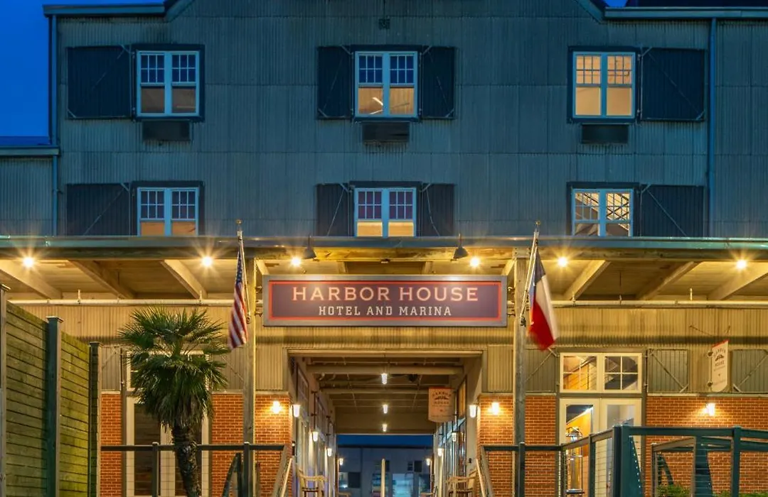 Harbor House Hotel And Marina At Pier 21-1