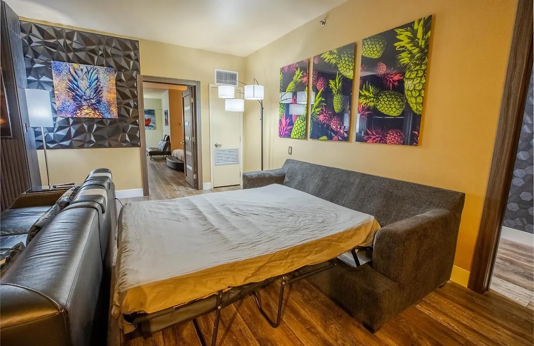2100 Sqft Penthouse Suite W/ Strip Views! Pool Gym-1
