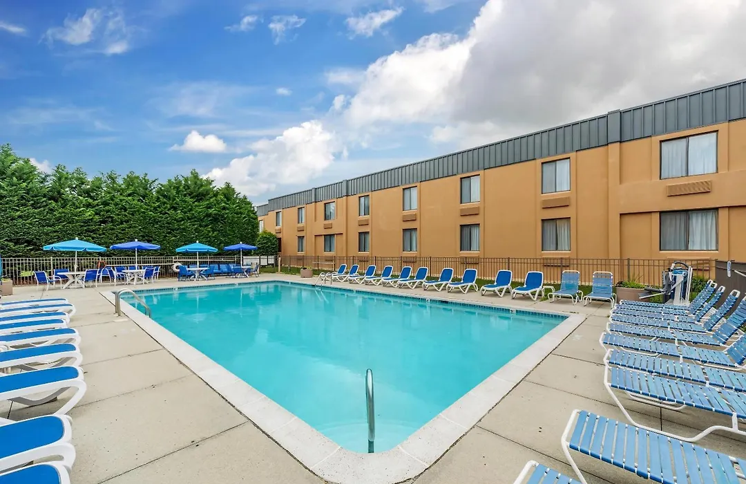 Clarion Hotel & Conference Center Toms River-1