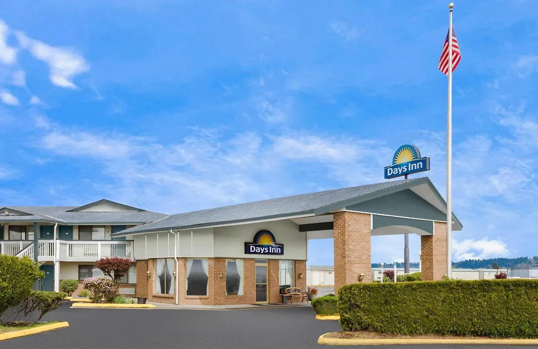 Days Inn By Wyndham Auburn-1