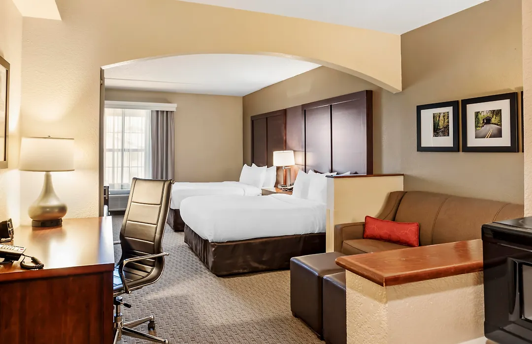 Comfort Suites State College Near Penn State - Steps Away From Psu!-1