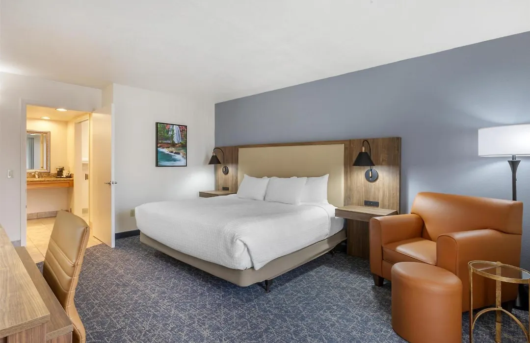 Best Western Plus A Wayfarer'S Inn & Suites-1