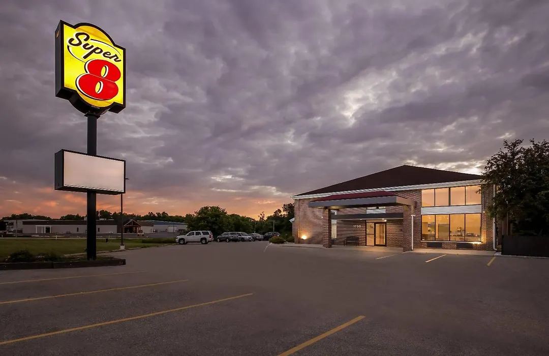 Super 8 By Wyndham Watertown Wi-1