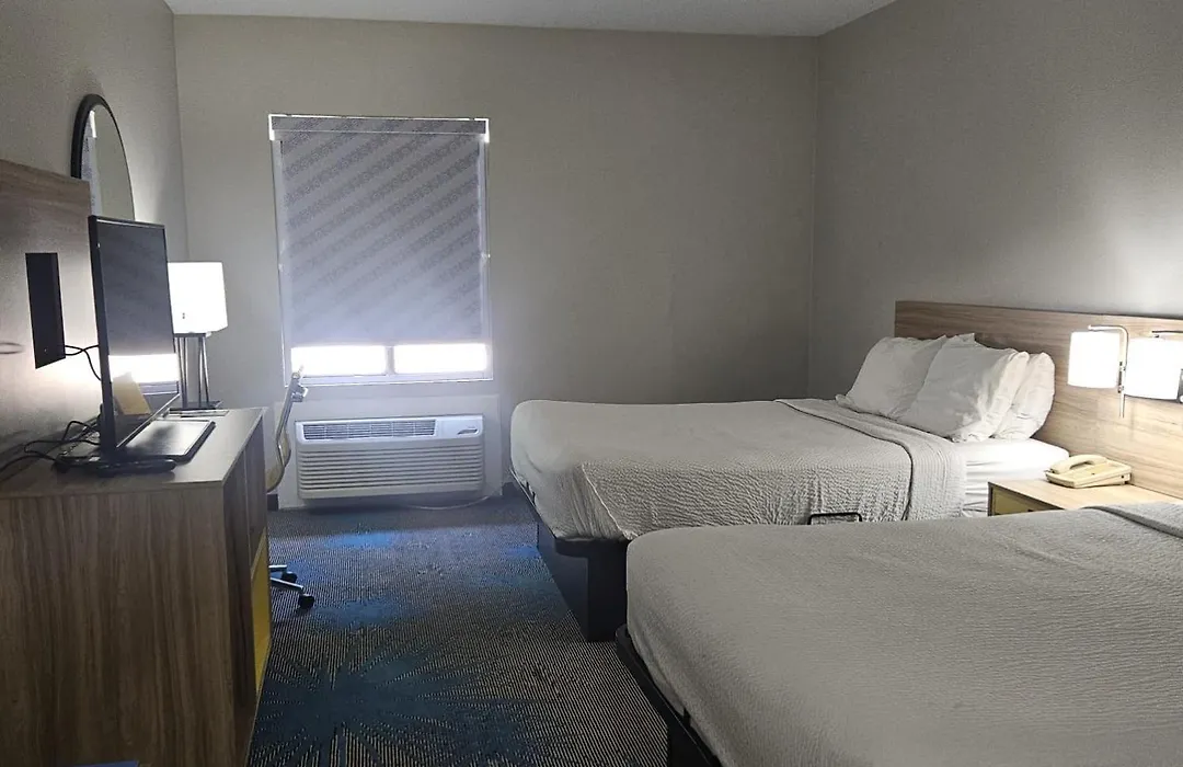 Days Inn By Wyndham Jefferson City-1