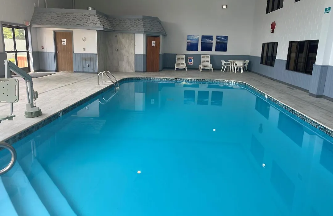 Super 8 By Wyndham Houghton Lake-1