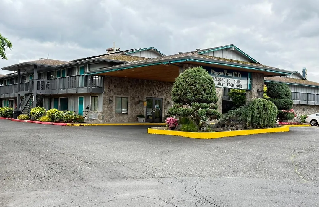 Pepper Tree Inn-1