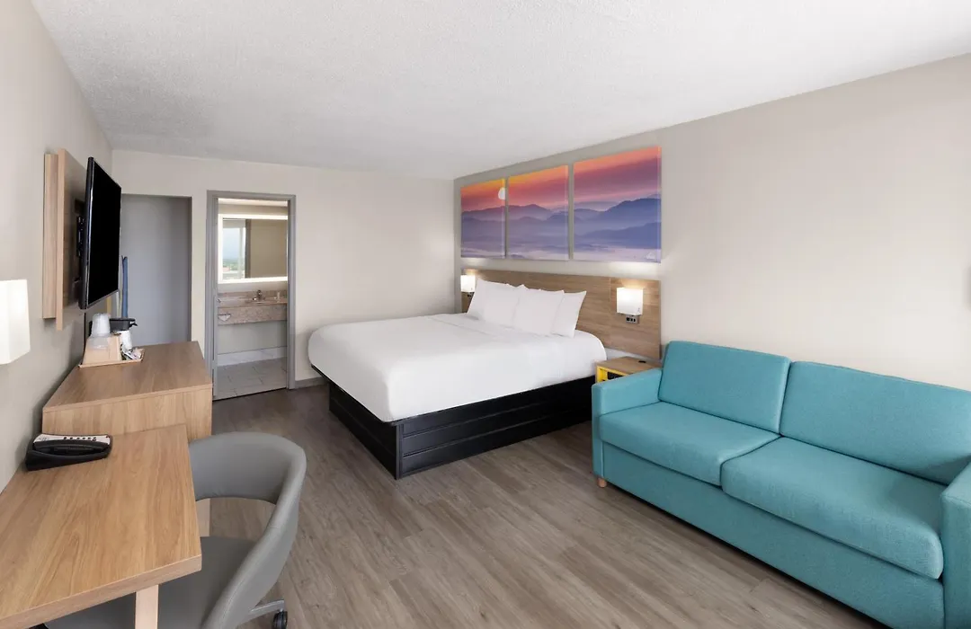 Days Inn By Wyndham Harrisonburg-1