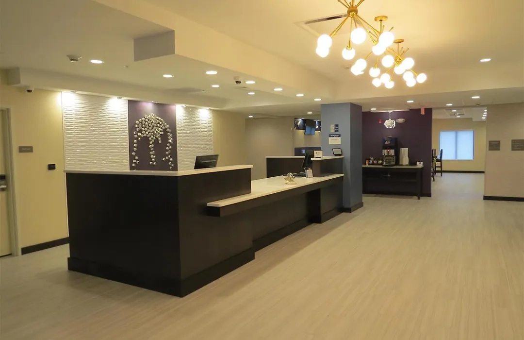 Spark By Hilton Erie-1