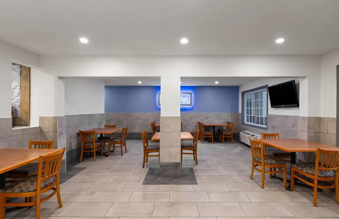 Travelodge Inn & Suites By Wyndham Anaheim On Disneyland Dr-1