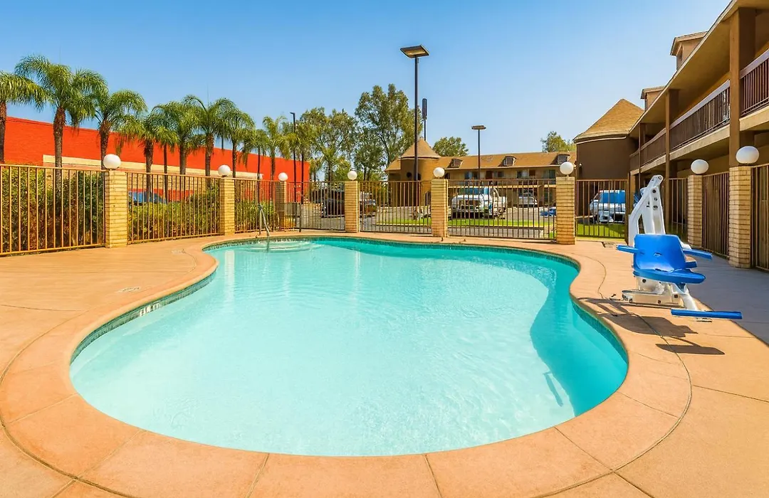 Super 8 By Wyndham Bakersfield South Ca-1