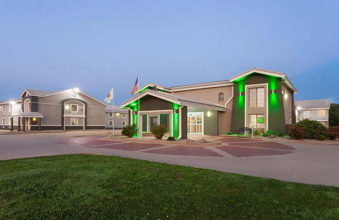 La Quinta Inn By Wyndham Champaign-1