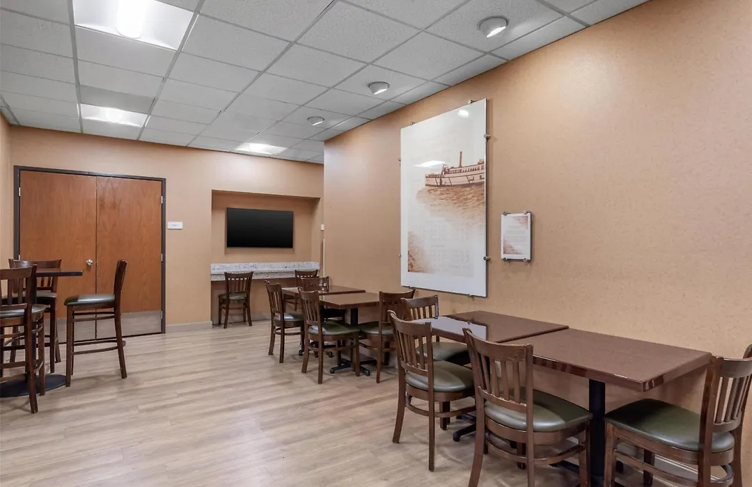 Best Western Plus Oak Harbor Hotel & Conference Center-1