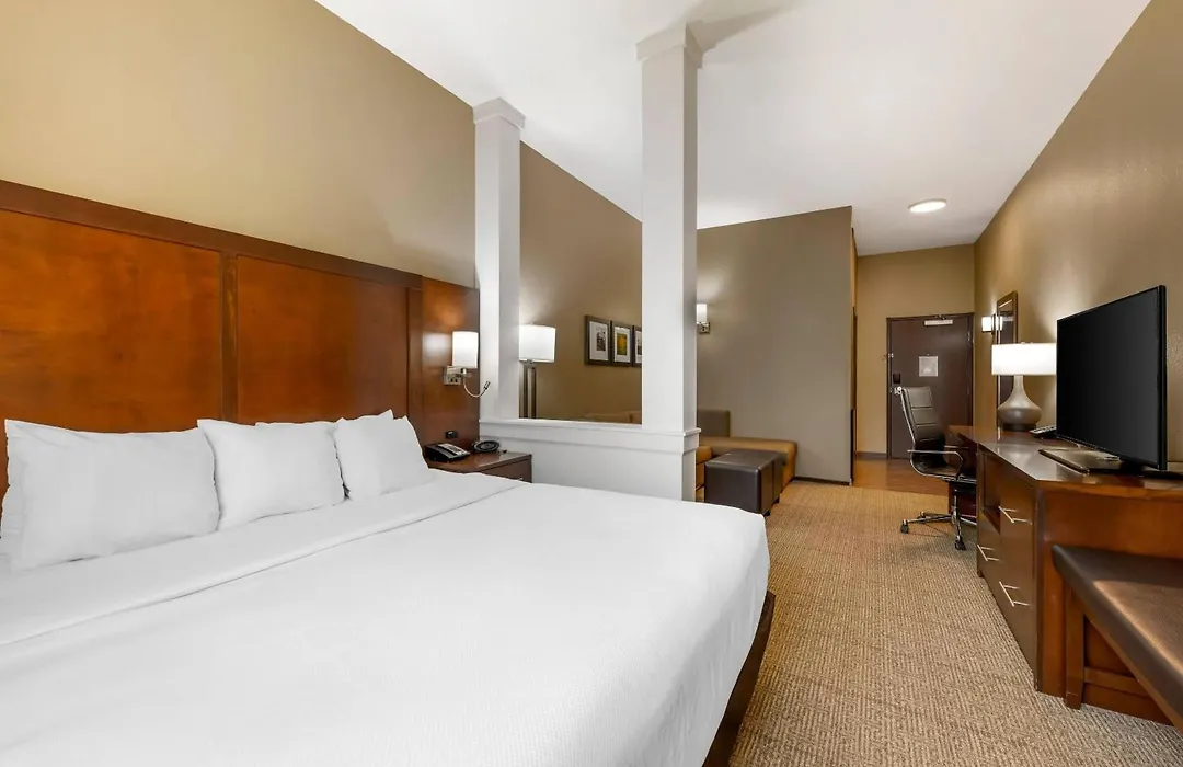 Comfort Suites West Omaha-1