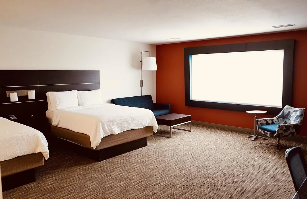 Holiday Inn Express & Suites - Aurora Medical Campus By Ihg-1