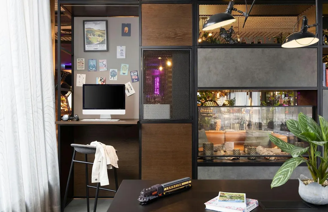 Moxy York-1