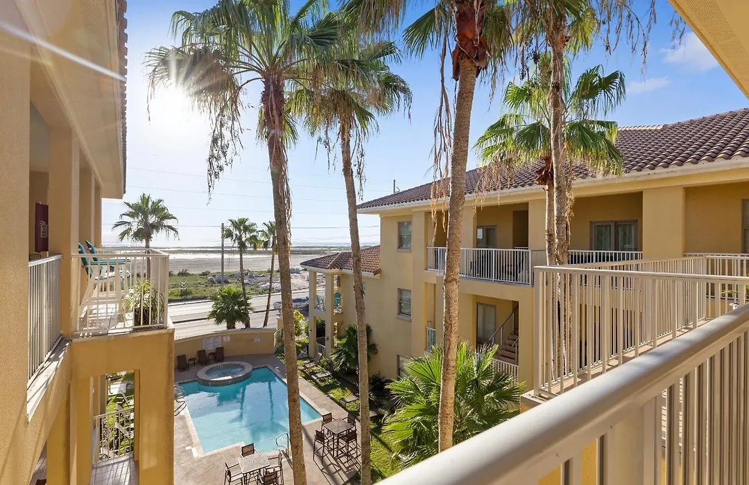 Cozy & Spacious Condo 10Min Walk To Beach-1