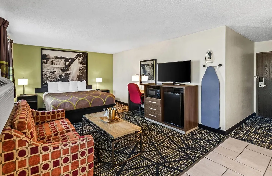 Super 8 By Wyndham Independence Kansas City-1
