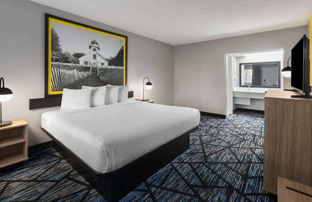Super 8 By Wyndham Traverse City-1