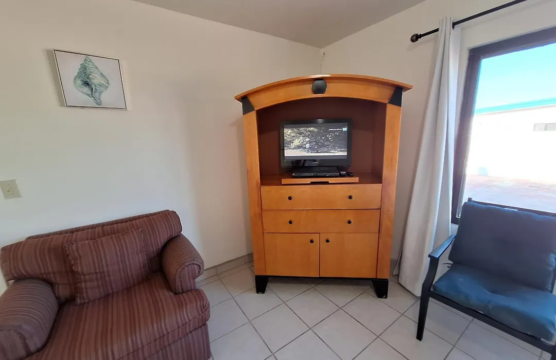 #55 Suite Bungalow Seaside Hotel & Victors Rv Park-1