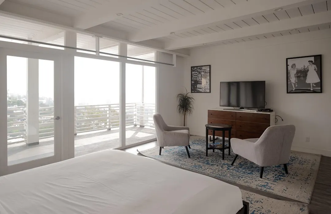 Hollywood Hills Hotel-1