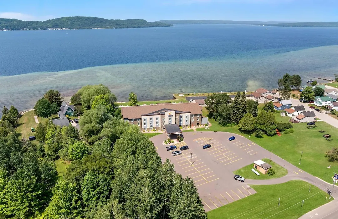 Comfort Inn & Suites Munising-Lakefront-1