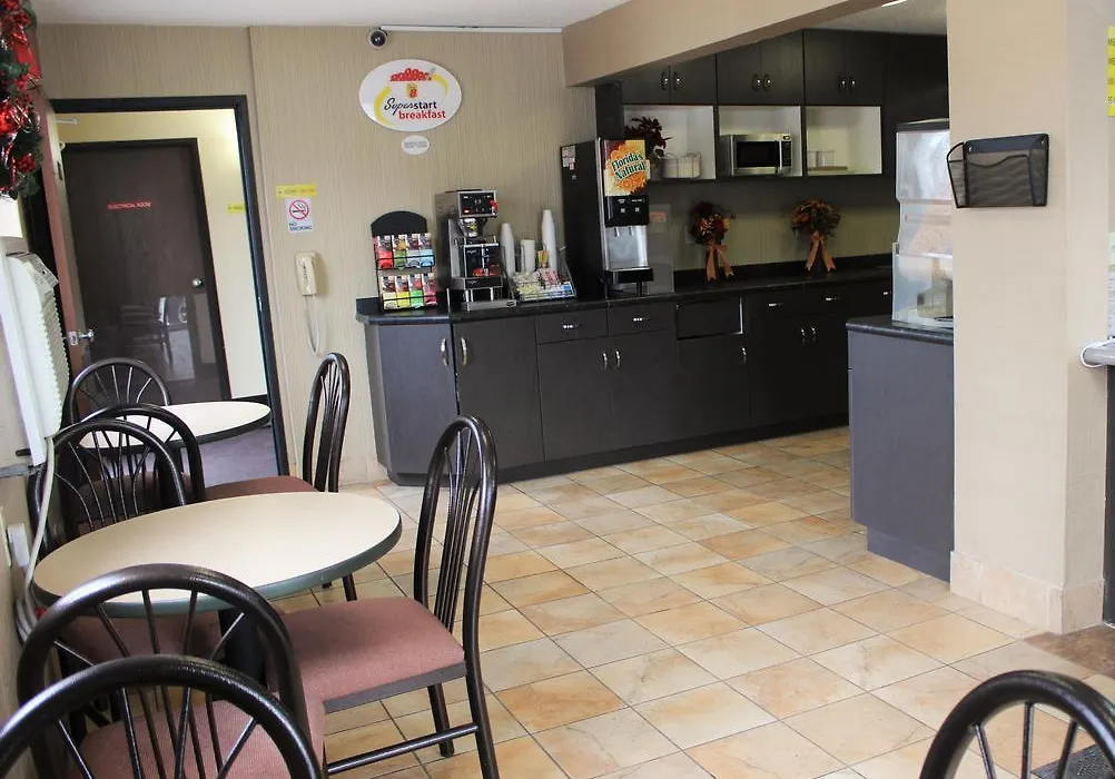 Super 8 By Wyndham Grand Forks-1