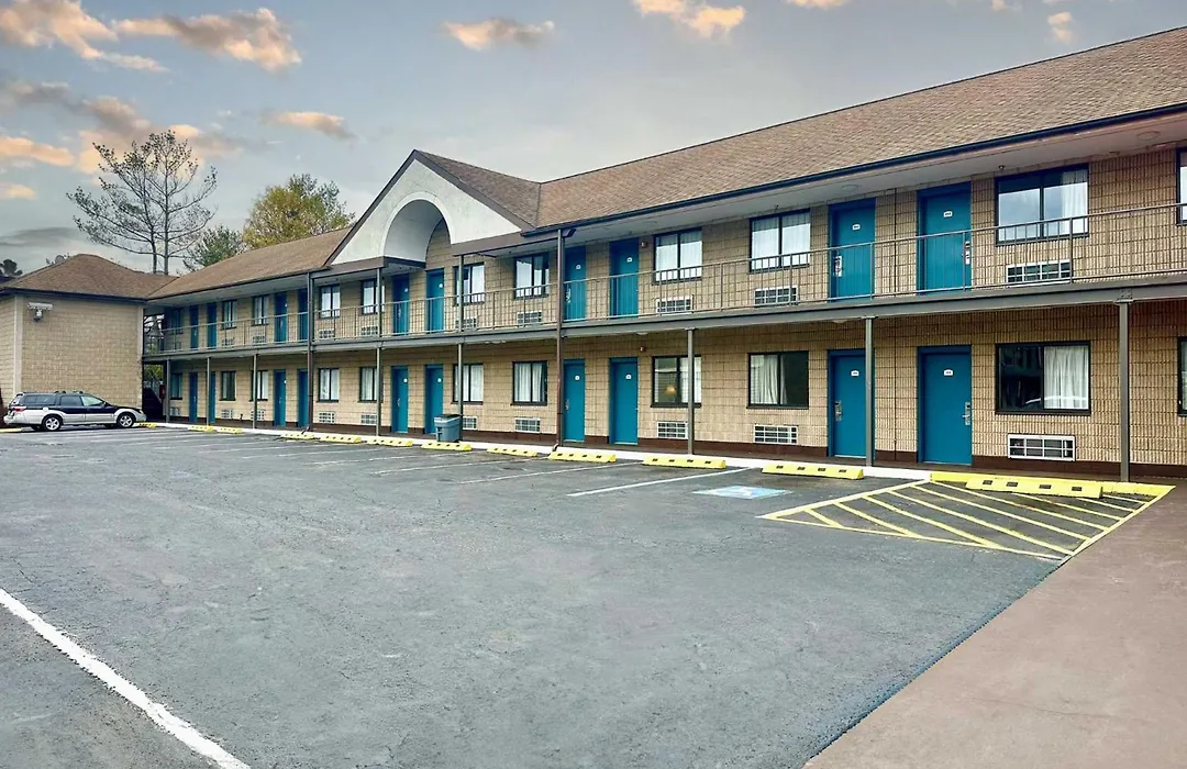 Red Carpet Inn Norwalk-1
