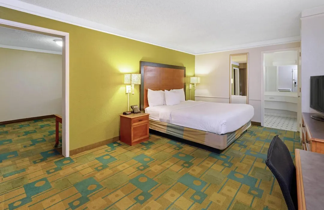 Travelodge By Wyndham Phoenix North-1
