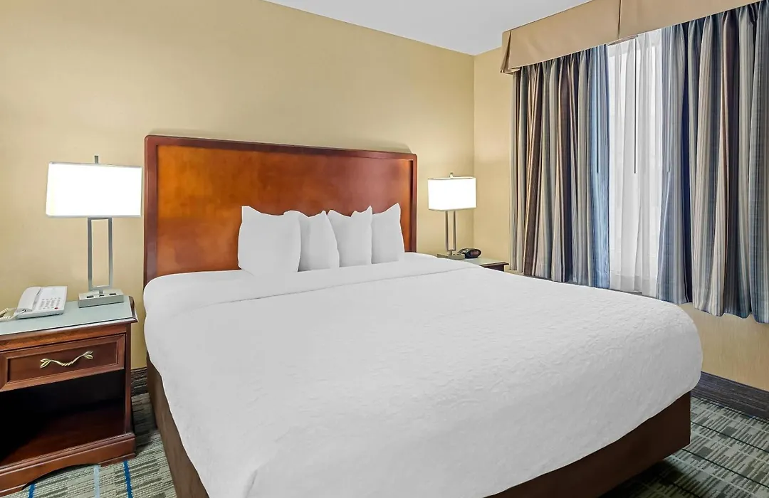 Mainstay Suites Roanoke Airport-1