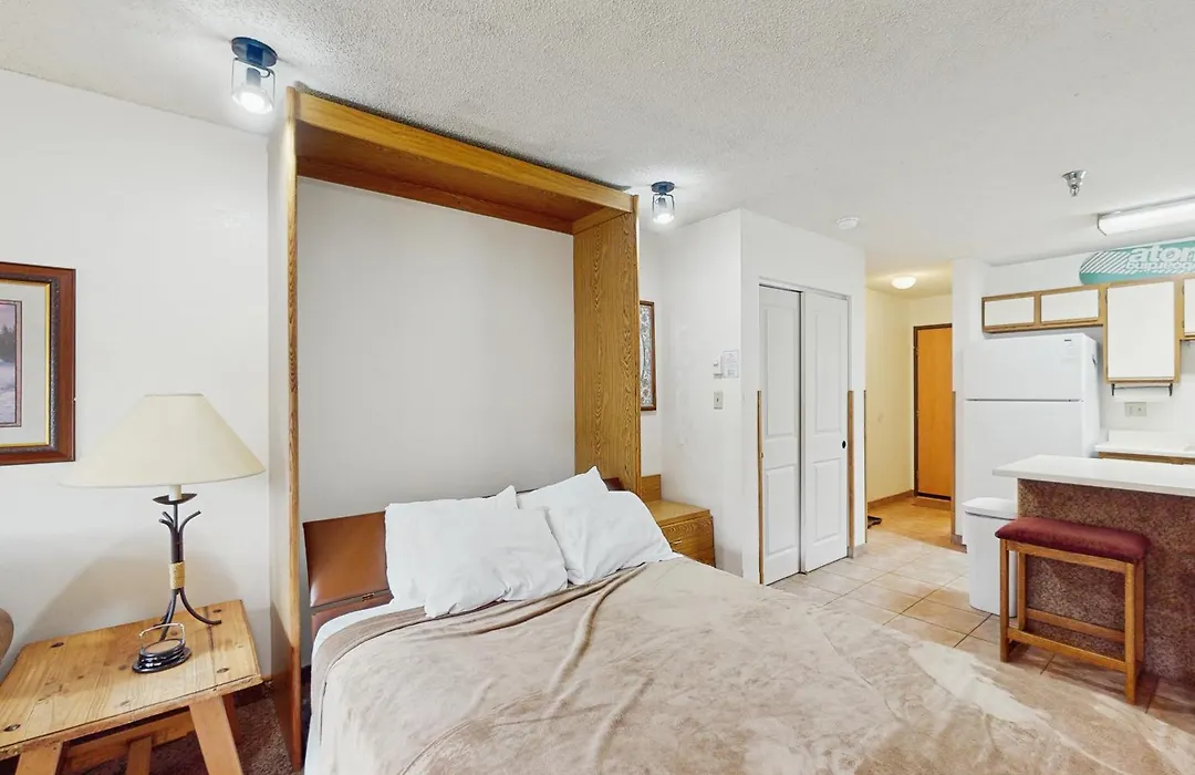 Snowblaze Condominiums E103-1