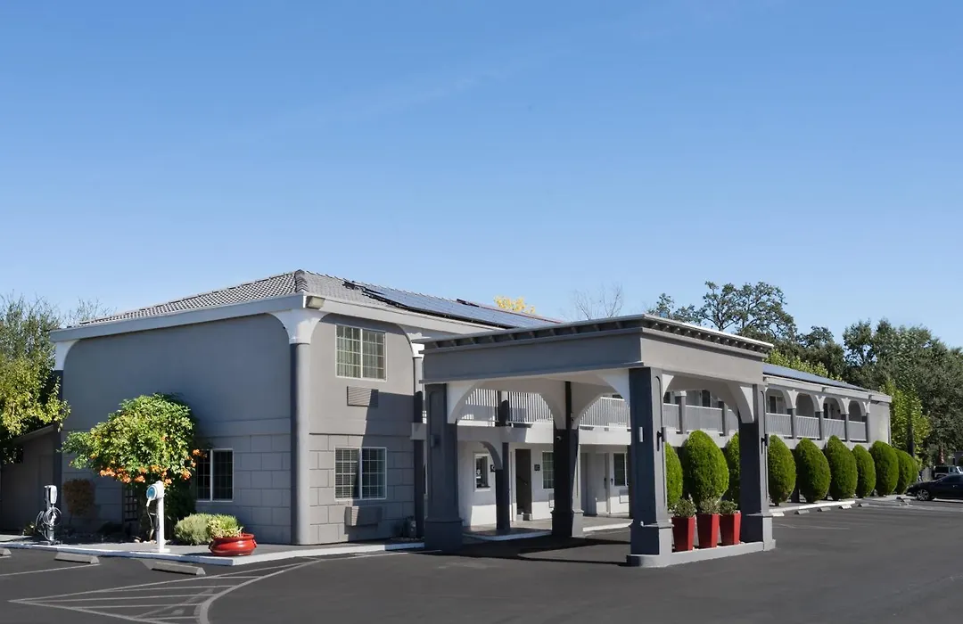 The Orchard Hotel Ukiah Wine Country Free Breakfast, Pool, & Hot Tub-1