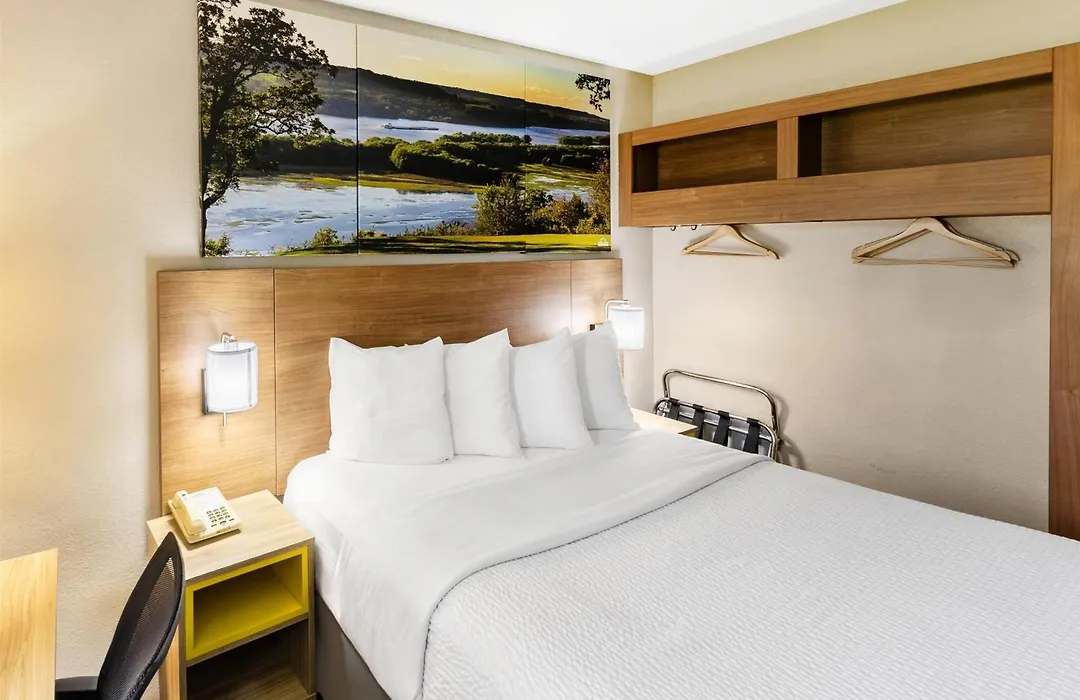 Days Inn By Wyndham Winona-1