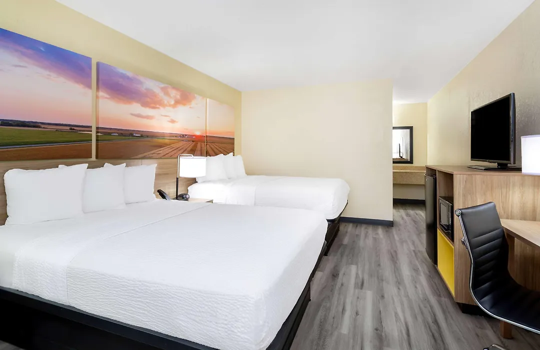 Days Inn & Suites By Wyndham Clovis-1