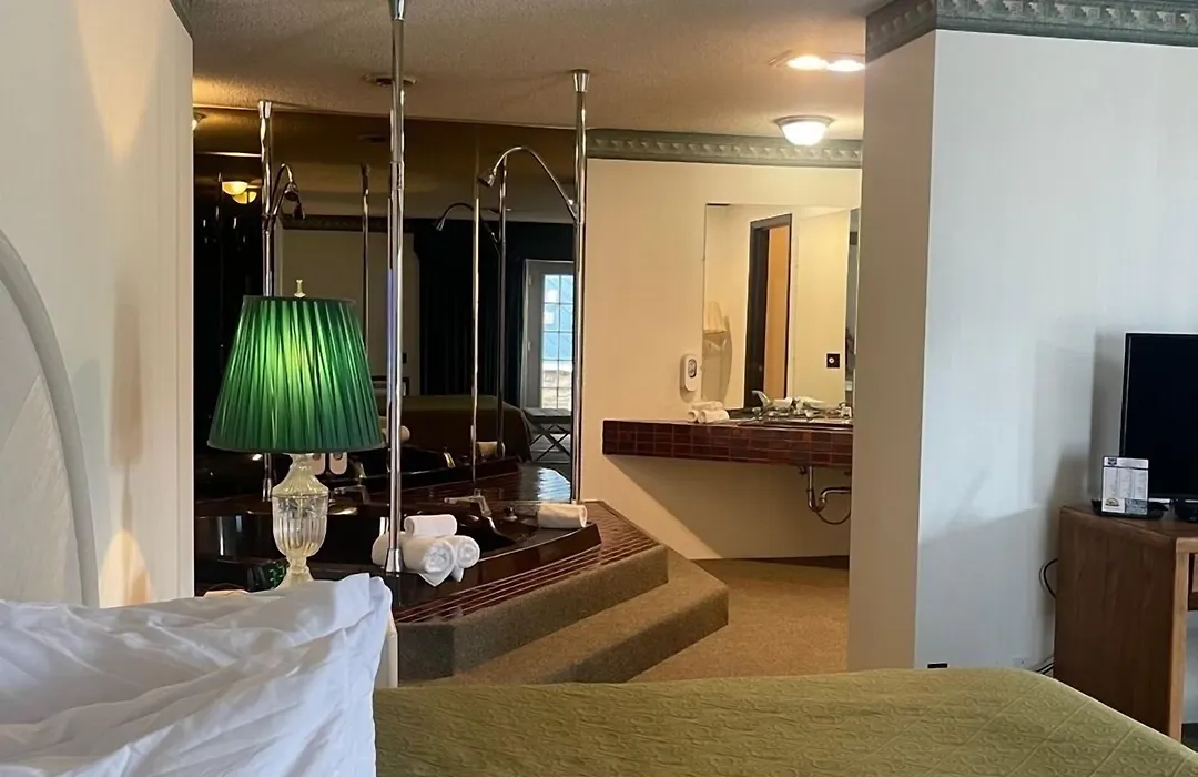 Knights Inn Mackinaw City-1