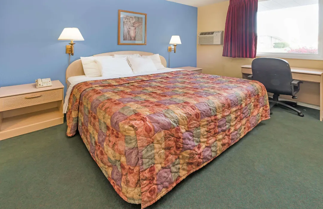 Days Inn By Wyndham Henrietta/Rochester Area-1